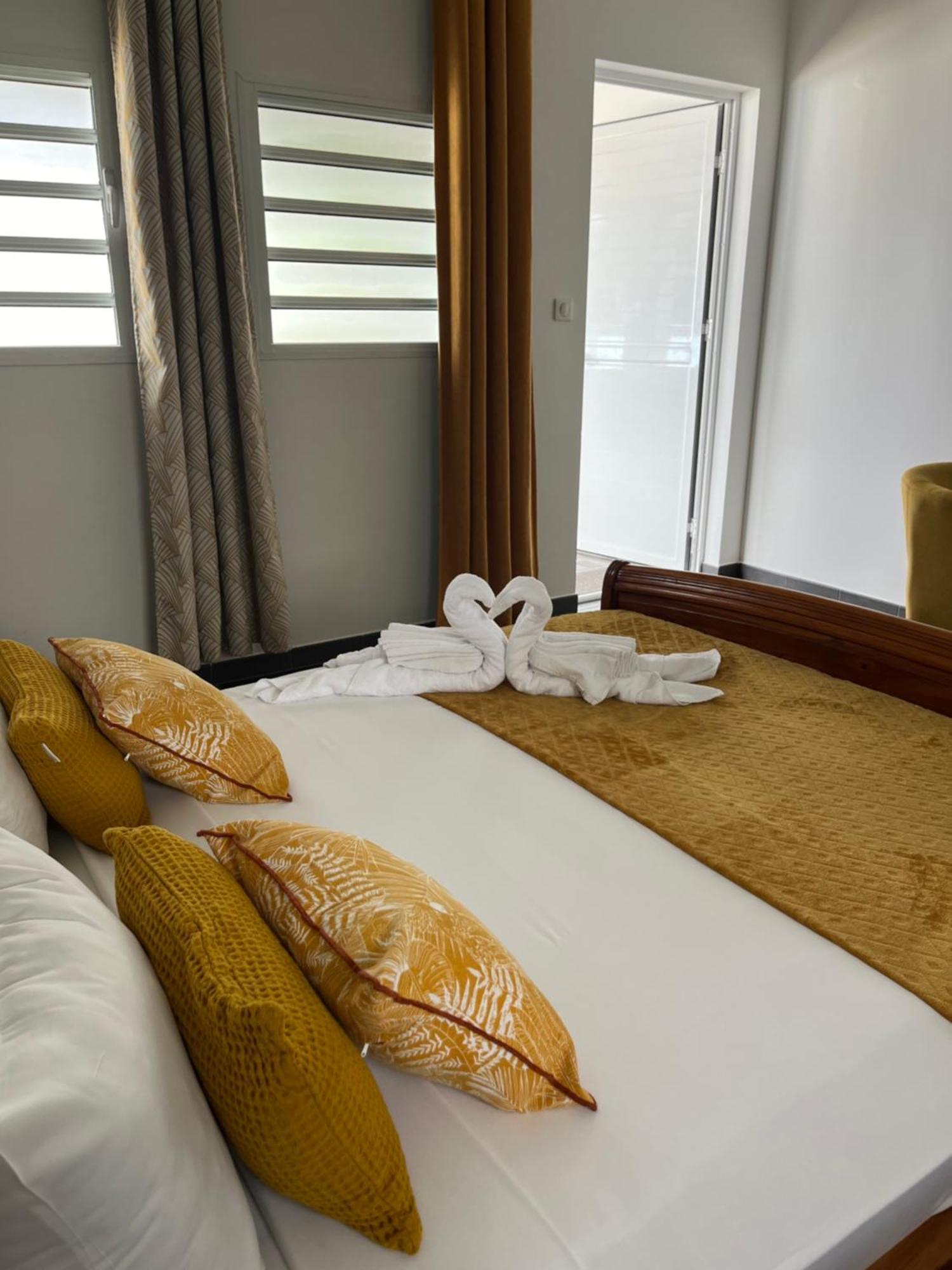 Hotel Les Embruns Du Baril Сен-Филип Екстериор снимка
