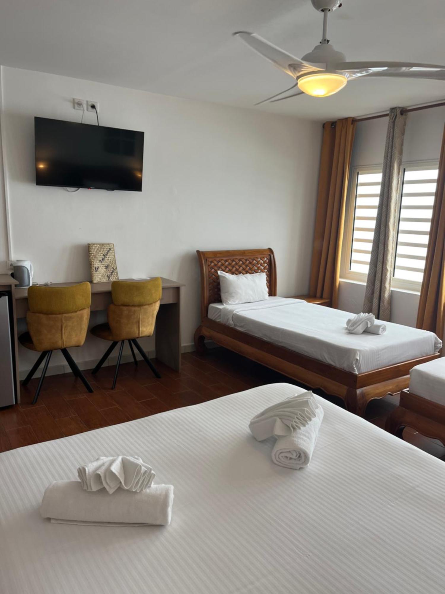 Hotel Les Embruns Du Baril Сен-Филип Екстериор снимка