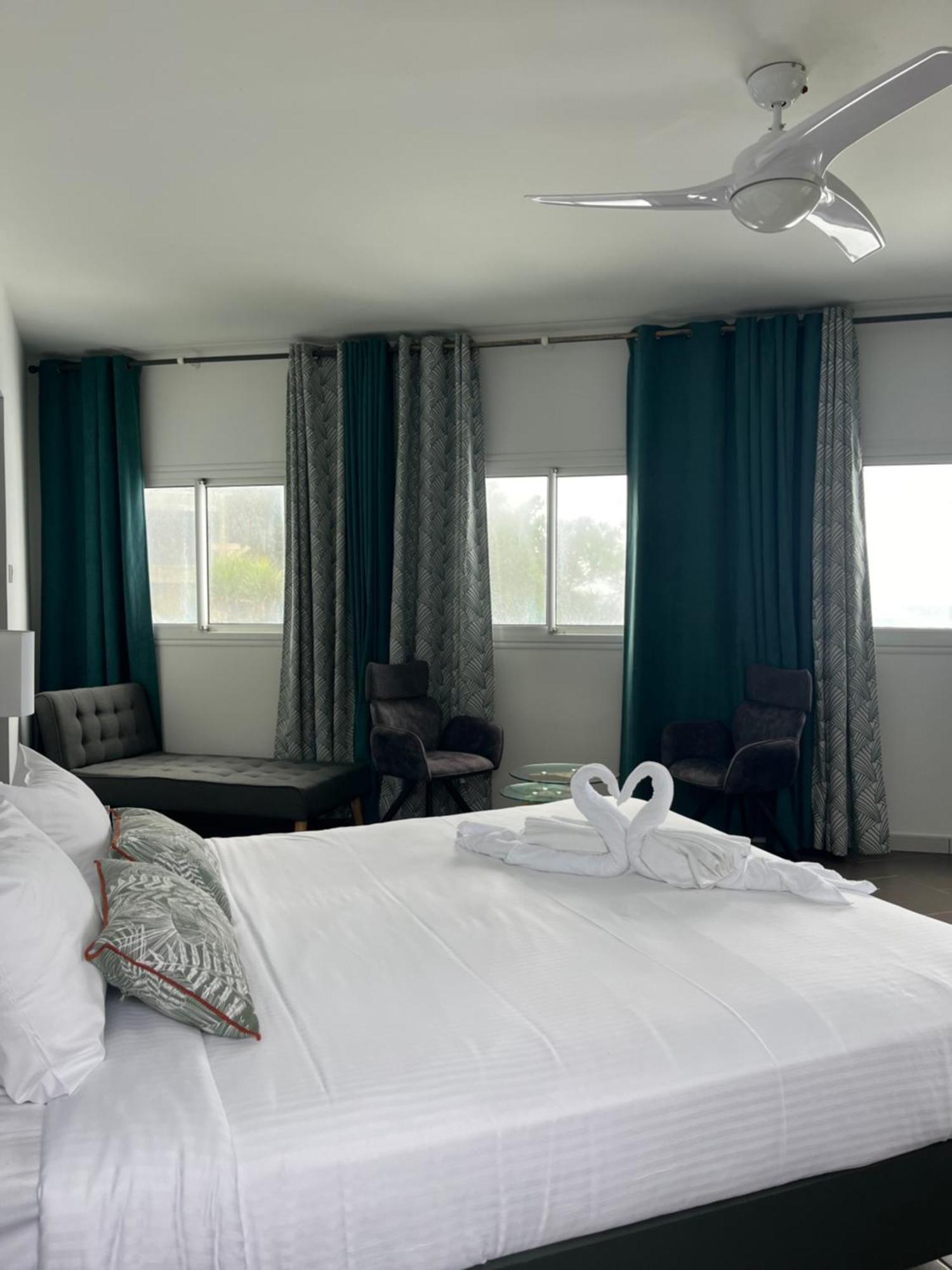 Hotel Les Embruns Du Baril Сен-Филип Екстериор снимка