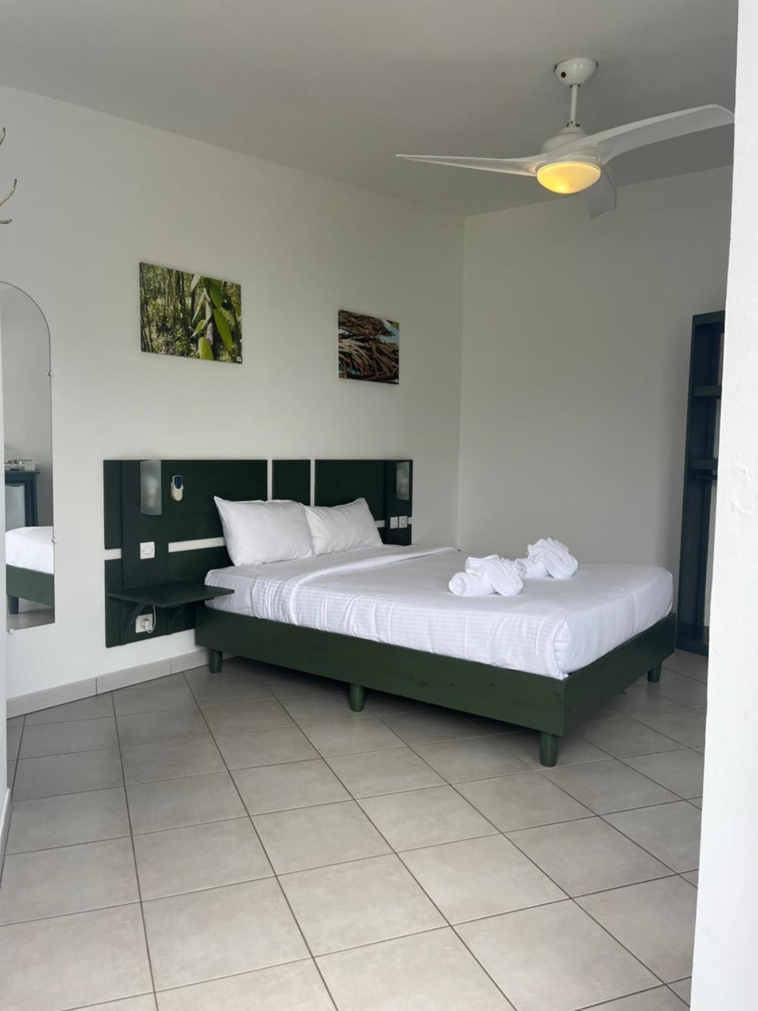 Hotel Les Embruns Du Baril Сен-Филип Екстериор снимка
